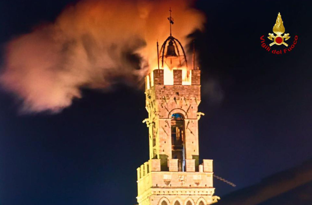 La Torre In Fiamme Che Ha Fatto Tremare Siena Siena News