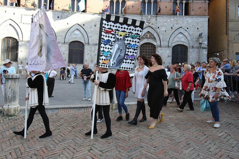 La Consegna Del Masgalano Alla Contrada Dellistrice Le Foto Siena News