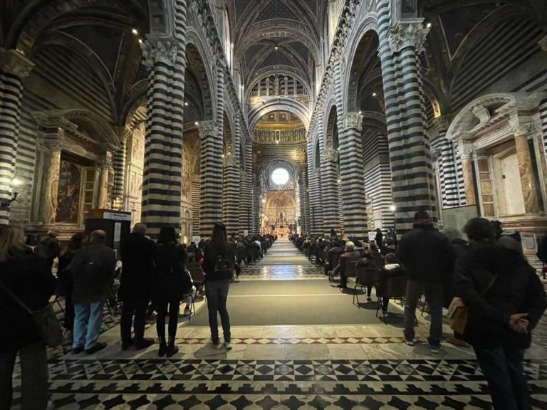 In Diretta Dal Duomo La Solenne Veglia Di Pasqua E La Santa Messa