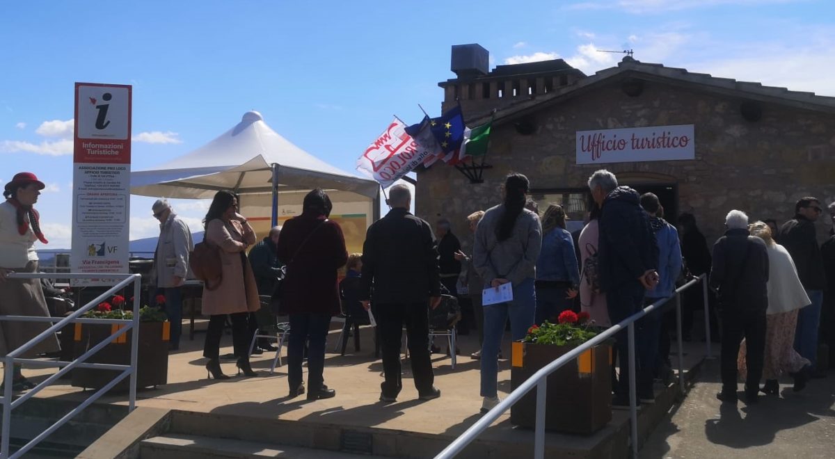 Colle Val D Elsa Taglio Del Nastro Per Il Nuovo Ufficio Turistico