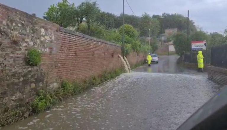 Pioggia E Grandine Su Tutta La Provincia Di Siena Strade E Campi