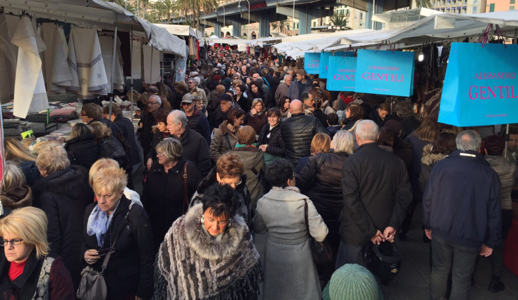 Gli Ambulanti di Forte dei Marmi in terra di Siena Siena News