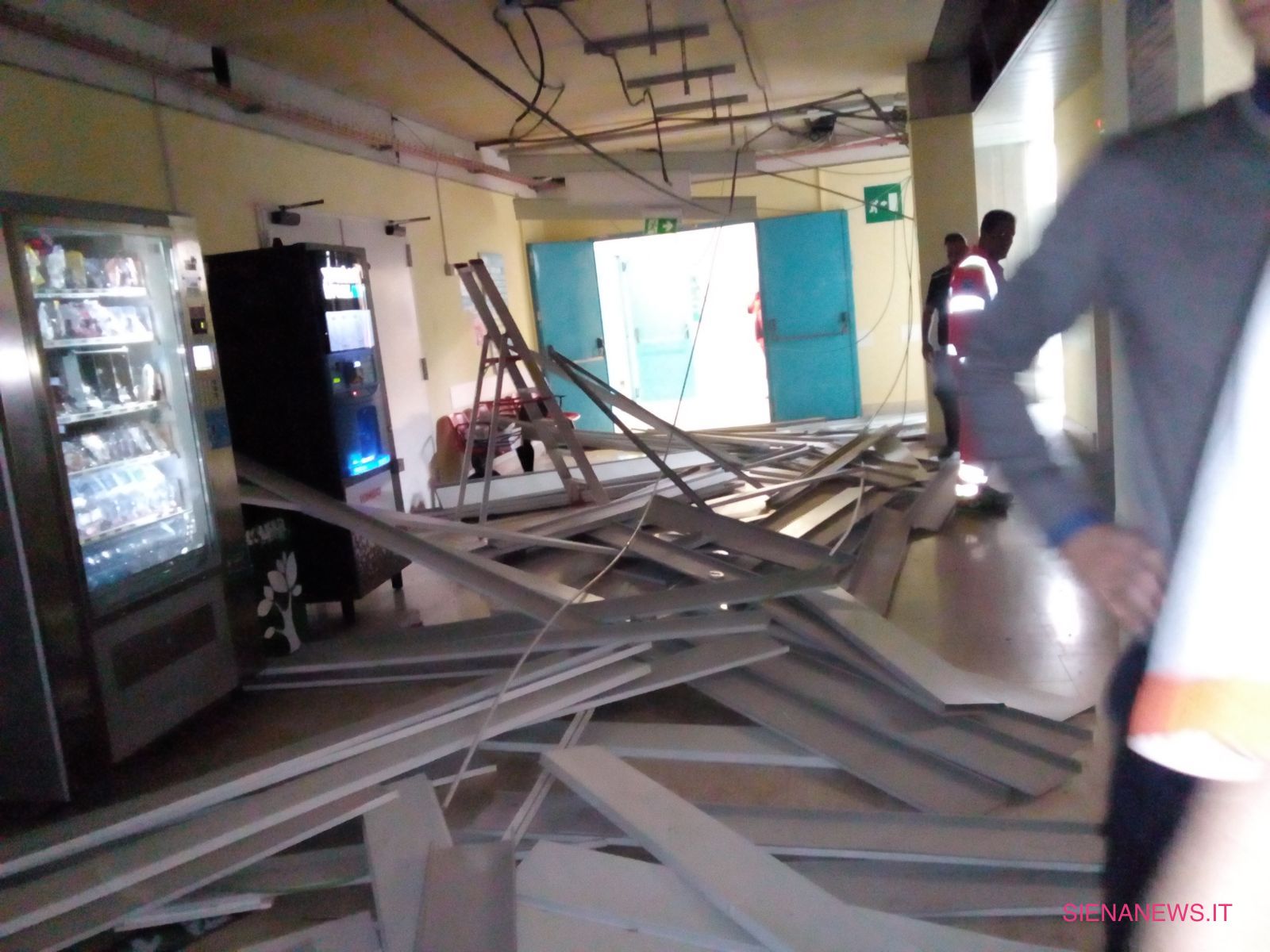 Siena Ospedale Le Scotte crollo soffitto
